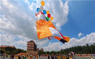Thượng Đại kỳ Phật giáo rộng 500m2, mừng Đại lễ Vesak Liên Hợp Quốc 2025