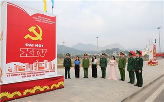 Cùng Thủ đô, phố núi rực rỡ cờ hoa chào mừng Đại hội XIV của Đảng