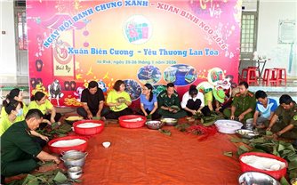 “Ngày hội Bánh chưng xanh” mang niềm vui đến trẻ em biên giới Ia Rvê
