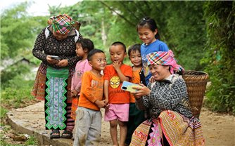 Lu cở - Biểu tượng văn hóa trong cuộc sống của phụ nữ Mông Tây Bắc