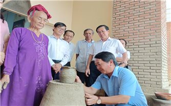 Xây dựng Báo cáo quốc gia về Di sản Nghệ thuật làm gốm của người Chăm