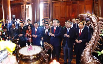 Tổng Bí thư Tô Lâm dâng hương tưởng niệm Chủ tịch Hồ Chí Minh tại Nghệ An
