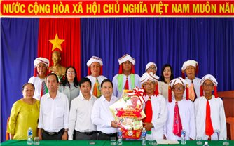 Khánh Hòa: Tổ chức đoàn chúc Tết Nguyên đán Bính Ngọ và Tết Ramưwan của đồng bào Chăm