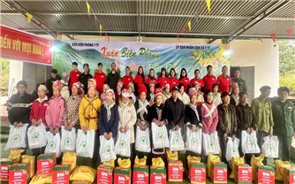 Tết sớm với đồng bào Y Tý