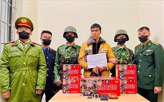 Lai Châu: Bắt giữ đối tượng vận chuyển trái phép pháo hoa qua biên giới
