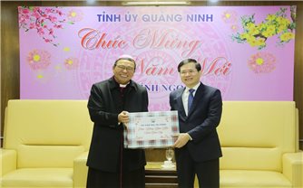 Tòa Giám mục Hải Phòng thăm, chúc Tết tỉnh Quảng Ninh