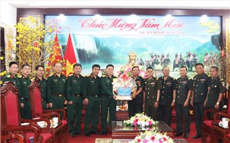 Tiểu khu quân sự Mondulkiri (Campuchia) chúc Tết Bộ Chỉ huy quân sự tỉnh Đắk Lắk