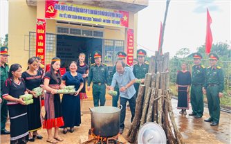 Tết về buôn làng