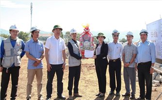 Quảng Ngãi: Quan tâm bảo đảm sức khỏe cho công nhân ở lại làm việc xuyên Tết tại các công trình trường học liên cấp