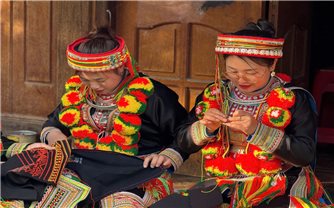 Tết về nghe kim chỉ kể chuyện đời