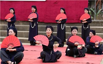 Nhịp Xuân thiêng bên hồ Ba Bể