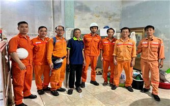 Hành trình thắp sáng vùng lũ của những người thợ điện trẻ EVNGENCO2