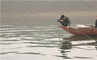 Đã tìm thấy nạn nhân đầu tiên vụ chìm tàu ở hồ Thác Bà