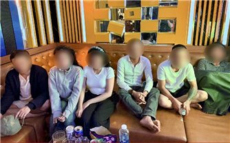 Đột kích quán Karaoke, bắt quả tang nhiều người “phê” ma túy