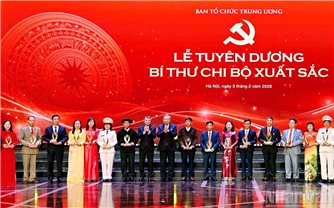 Tuyên dương 96 bí thư chi bộ xuất sắc và trao Giải Búa liềm vàng lần thứ X