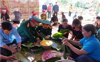 Xuân biên giới thắm tình quân dân