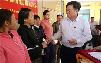 Thăm, chúc Tết, tặng quà 200 hộ DTTS xã biên giới Ia Rvê