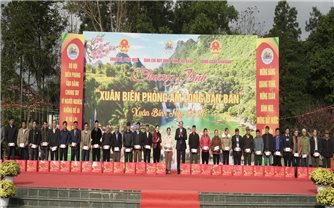 Thứ trưởng Nông Thị Hà dự Chương trình “Xuân biên phòng ấm lòng dân bản” tại Cao Bằng