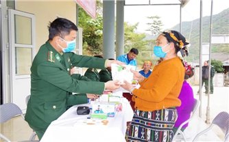 Chăm lo Tết cho đồng bào vùng biên xứ Thanh