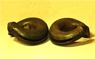 Bật mí về những bí ẩn đôi vòng đeo chân của phụ nữ Brâu