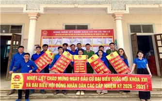 Đồng bào các dân tộc ở Bắc Trung Bộ vui mừng trước ngày hội non sông