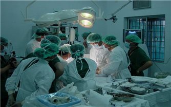 Bền bỉ giữ “ngọn lửa” y đức