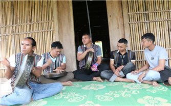 Mở lớp truyền dạy nghệ thuật chiêng ba, lan tỏa bản sắc văn hóa dân tộc Hrê