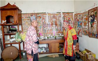 Tranh thờ của người Dao Thanh Phán đang lặng lẽ phai theo năm tháng