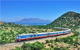 Ngắm Việt Nam qua khung của sổ tàu