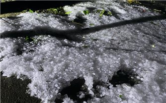 Mưa đá phủ trắng nhiều xã vùng cao Tuyên Quang