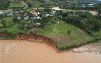 Sạt lở bờ sông Pô Kô, đe dọa đời sống của hơn 80 hộ đồng bào DTTS