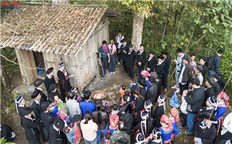 Ngôi miếu 4 mét vuông nhưng “giữ” nguồn cội cho một cộng đồng