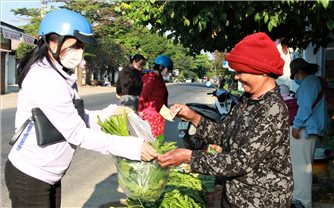 Chợ làng của đồng bào DTTS giữa khu phố thị