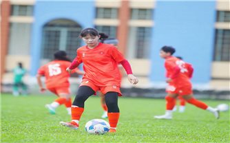 Nguyễn Thu Trang - Đóa hoa rừng trên sân cỏ