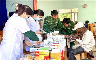 Gia Lai: Khám bệnh, cấp thuốc miễn phí cho hàng trăm người dân biên giới