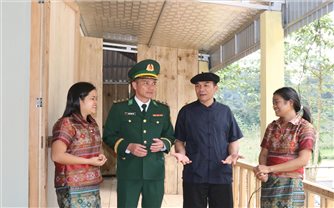 Gieo “hạt giống đỏ” nơi bản làng người Chứt