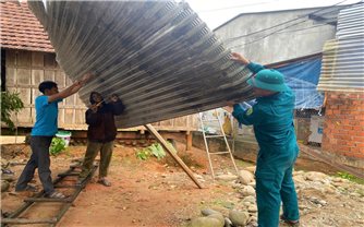 Quảng Ngãi: Khắc phục hậu quả lốc xoáy làm hư hỏng 116 căn nhà ở Ba Vì