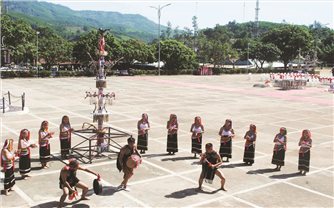 Người giữ nhịp chiêng dân tộc Co