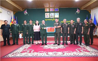 Thăm, chúc Tết các đơn vị Quân đội Hoàng gia Campuchia nhân dịp Tết cổ truyền Chôl Chnăm Thmây