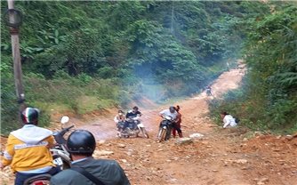 Giao thông trắc trở đang “trói chặt” cơ hội phát triển của đồng bào Đan Lai ở Pù Mát