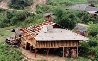 Hàng chục ngôi nhà bị hư hỏng do mưa dông ở Lào Cai