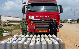 Phát hiện gần 900 lít dầu Diesel vận chuyển trái phép qua cửa khẩu Nam Giang