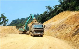 Xuyên rừng mở đường, “đánh thức” những bản làng vùng cao