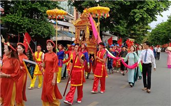 Rộn ràng lễ rước sắc tại ngôi đình hơn 150 năm tuổi