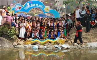 Tết té nước: Nét văn hóa độc đáo giữa đại ngàn Tây Bắc