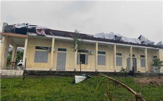 Dông lốc, mưa đá tàn phá miền Bắc khiến 12 người bị thương, hơn 2.000 nhà tốc mái