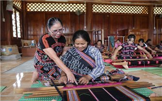 Mô hình kinh tế tập thể tạo sinh kế bền vững cho phụ nữ DTTS