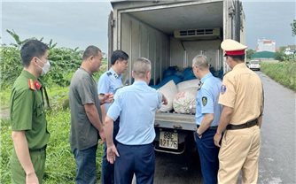 Hơn 1 tấn lòng lợn bốc mùi bị chặn trước khi “lọt” ra thị trường