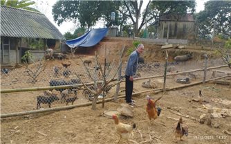 Người có uy tín ở thôn Tông Trang lặng thầm làm điểm tựa cho cộng đồng