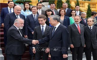 Chủ tịch nước Tô Lâm tiếp các Đại sứ và Đại biện của EU và các nước thành viên